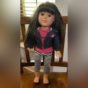 Madame  Alexander 2009 Brunette Sleepy Eyes Doll 18” Tall